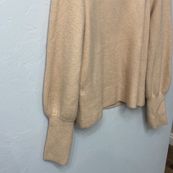 Madewell V- Neck tan sweater size medium - Picture 9 of 9